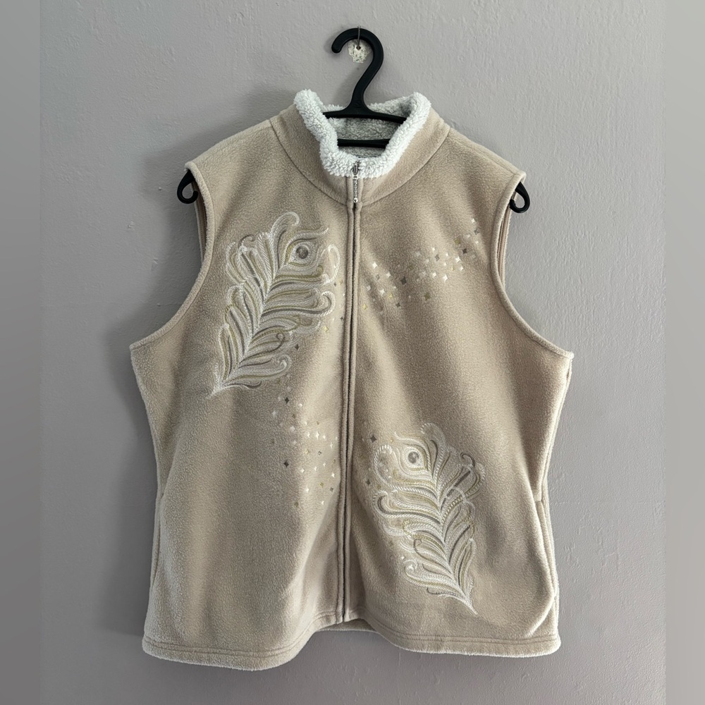 croft & barrow Beige Sherpa-Lined Fleece Vest with Feather Embroidery